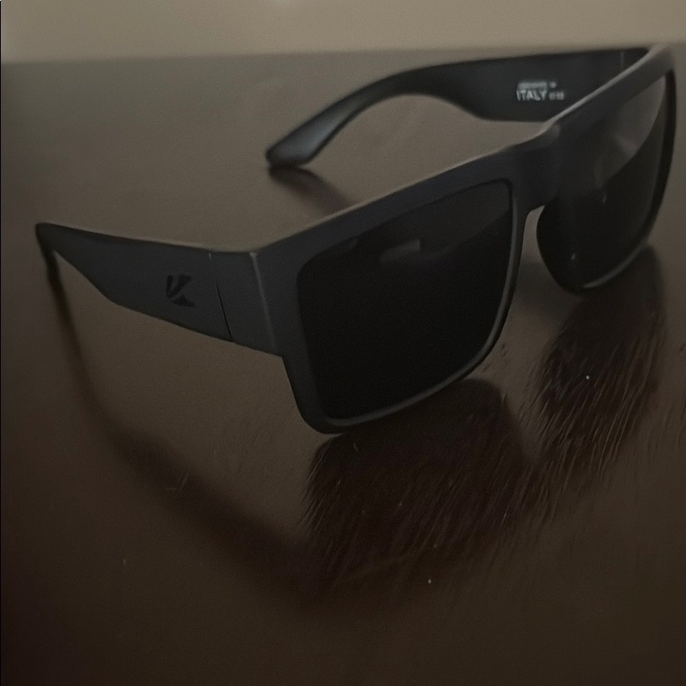 Black Rectangular Sunglasses With Chunky Frame - image 5